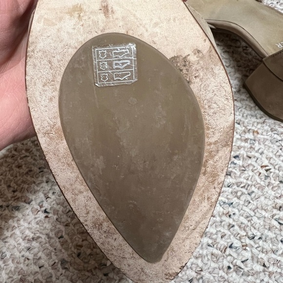 Eileen Fisher Tan Heels with Ankle Strap and Pointed Toe - Picture 12 of 12